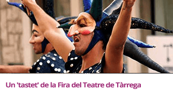 Espectáculo de una obra teatral con máscaras celebrado en la Fira del Teatre de Tàrrega